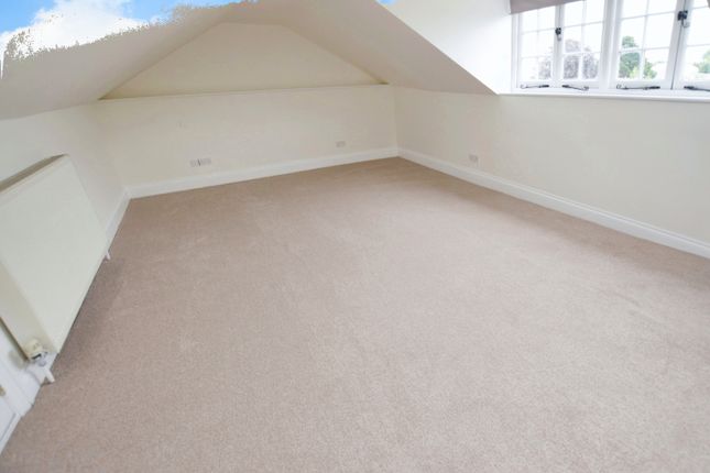 Top Floor Flat, 68, Magdalen Street, Exeter photo 4