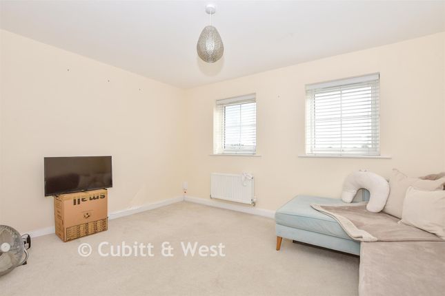 39, Daffodil Way, Havant photo 4