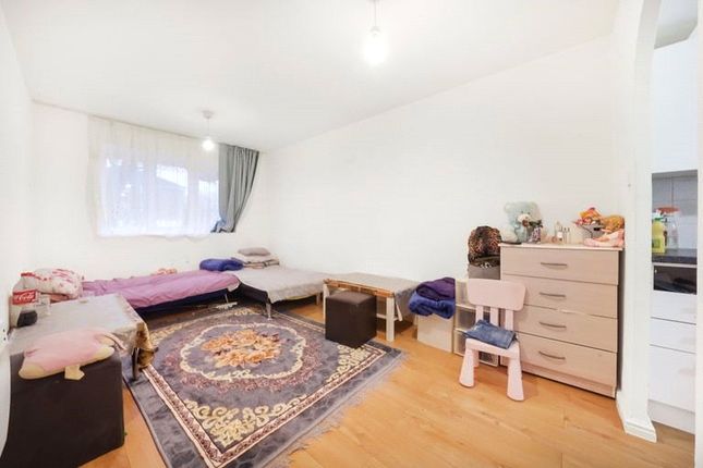 76, Keats Close, Enfield photo 2