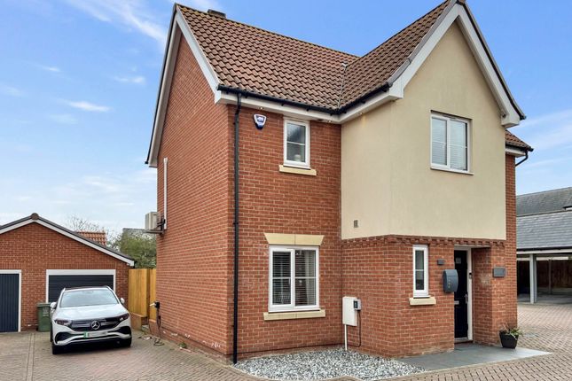 Thumbnail Detached house for sale in Warwick Crescent, Dunton Fields, Laindon