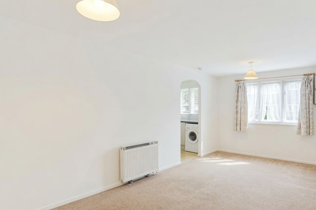 4, Dorney Way, Hounslow photo 2