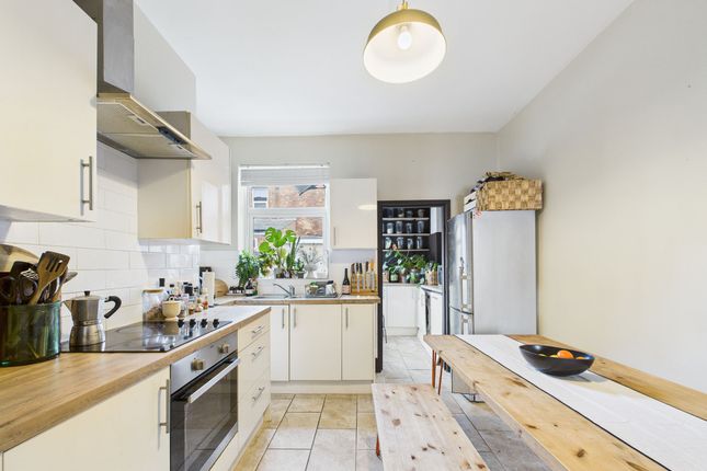 2 Lyndhurst Road, Nottingham photo 4