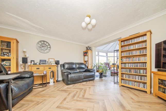 41, Grantham Crescent, Ipswich photo 2
