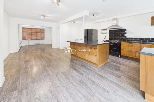 89, Farm Road, Edgware photo 3