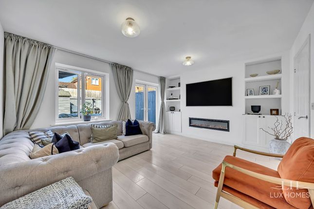 10 Small Heath Avenue, Romford photo 4