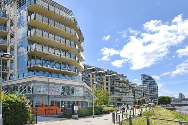 Flat to rent in Ensign House, Battersea Reach