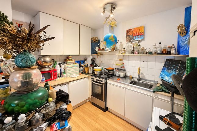 6 York Close, London photo 2