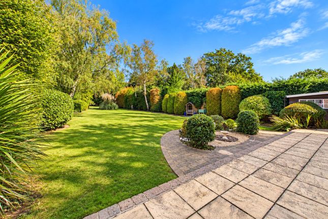 4, South Farm Lane, Surrey photo 2