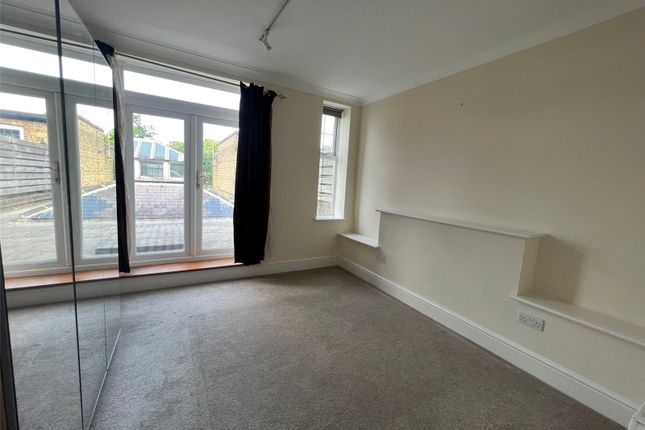 101A, Queens Road, Surrey photo 2