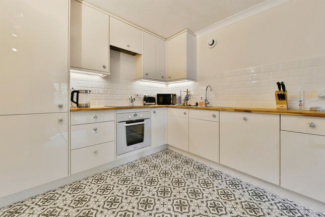 Flat 21, Maples Court, Bedford Road, Hitchin photo 3