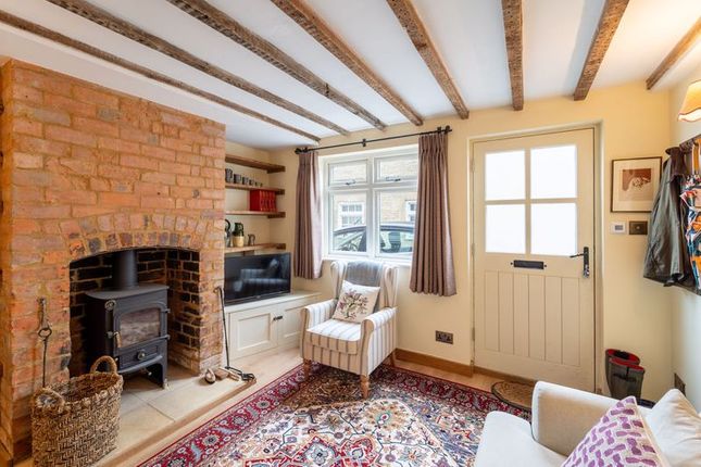 Tarbh Cottage, 12, Bull Lane, Cheltenham photo 3