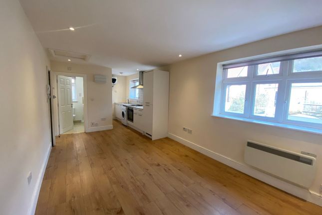 Flat 2,, 197A Desborough Avenue, High Wycombe photo 4