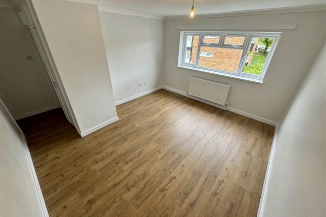 Flat to rent in Purford Green, Harlow, Essex