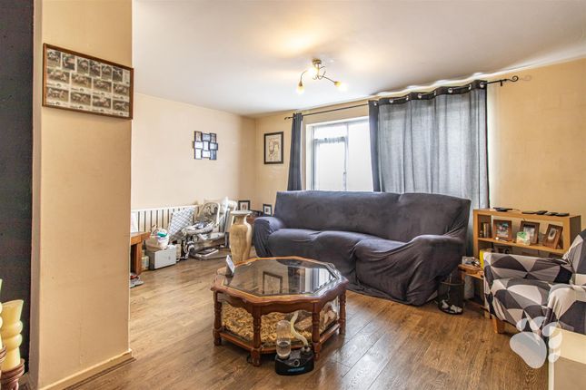 Town house for sale in Beehive Lane, Basildon