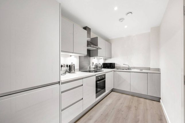 Flat for sale in Montford Place, Stratford, London