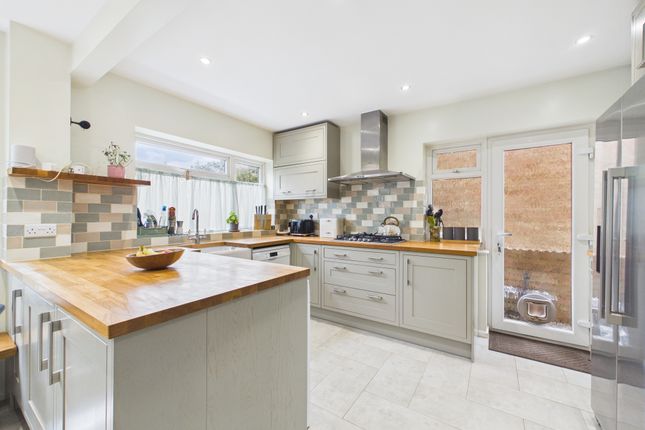 52 Kingsley Crescent, High Wycombe photo 3