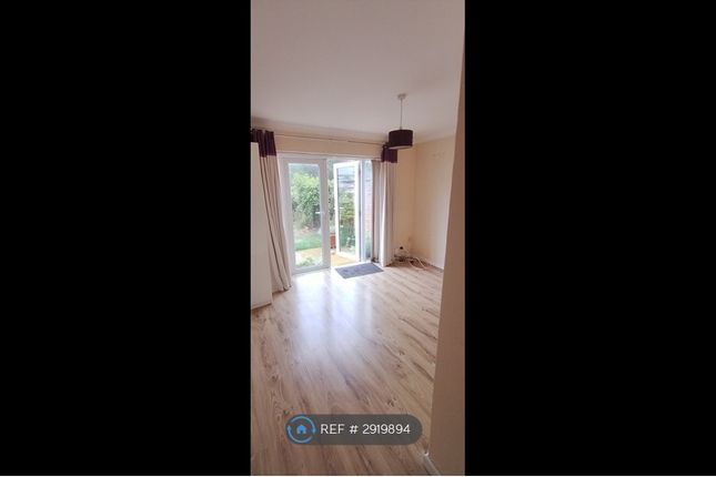 Flat A, Churchill Avenue, Aylesbury photo 3
