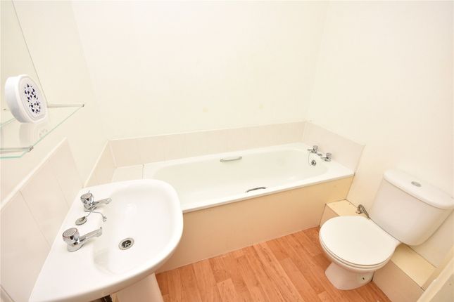 Flat for sale in 12 Hunters Court, Hunters Way, Leeds, West Yorkshire