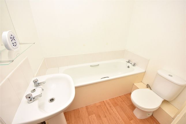 12, Hunters Court, West Yorkshire photo 4