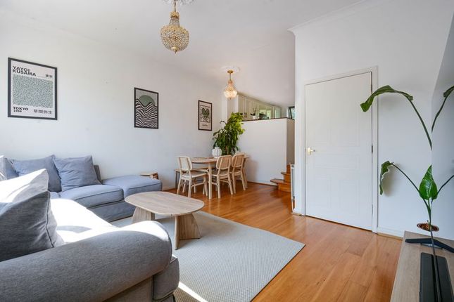 22, Plover Way, London photo 4