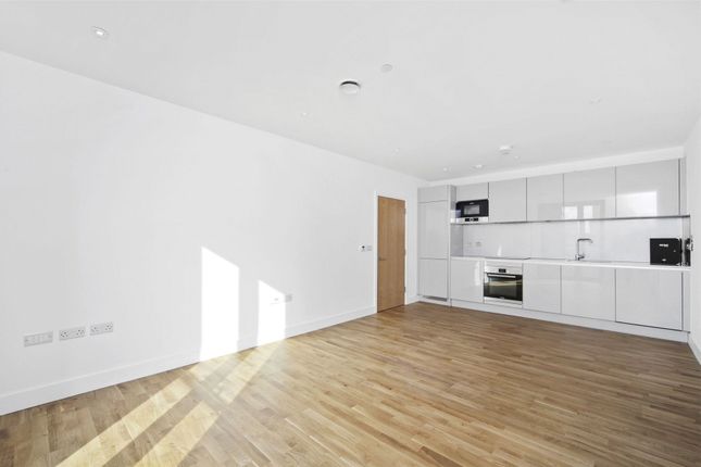 Flat to rent in Station Road, London