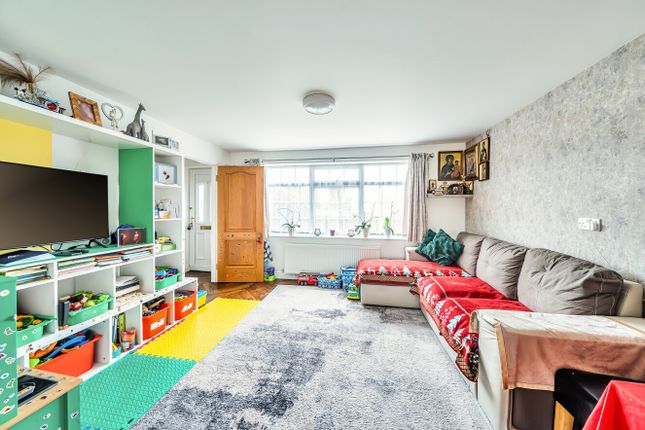 21, Hillcroft, Bedfordshire photo 4
