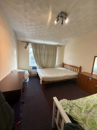 Chaucer Avenue, Hounslow photo 4