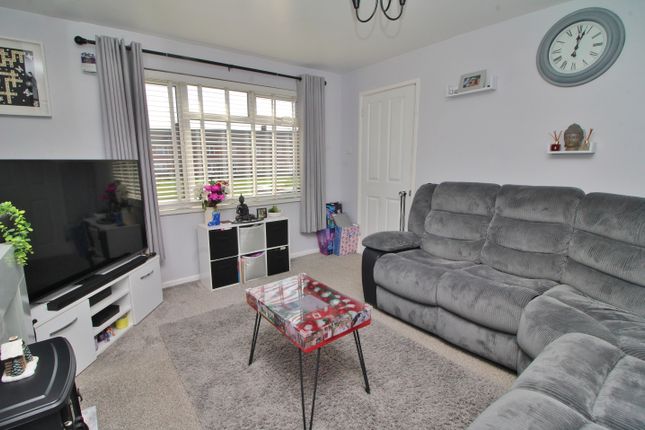 15, Kingsley Green, Havant photo 3