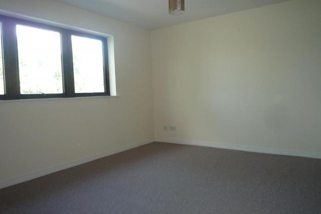 Flat 1, Townhill Farm District, Townhill Farm District Centre, Southampton photo 2