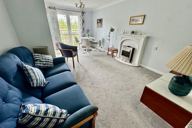 26 Lovell, Parkway, Holmes Chapel photo 2