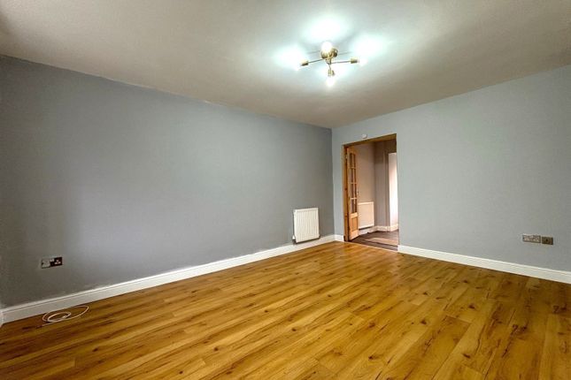 53 Lytham Drive,, Lytham Drive, Heywood photo 3