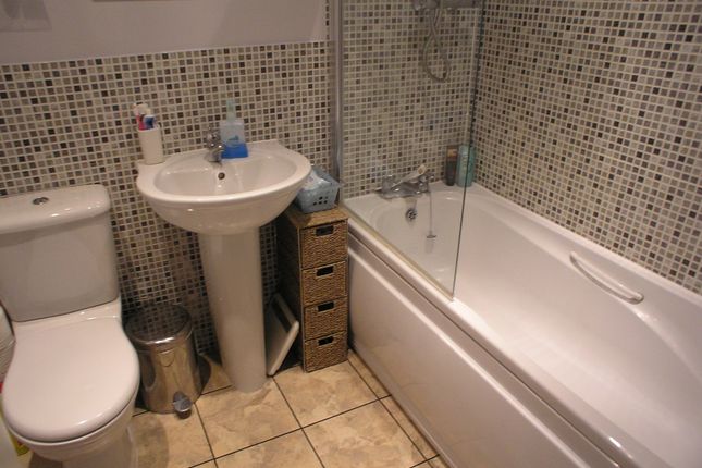 11, Honeymans Gardens, Droitwich photo 3