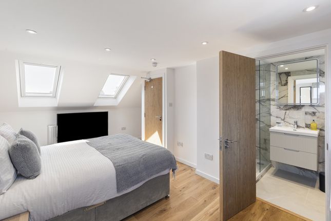 23, Garden City, Edgware photo 4