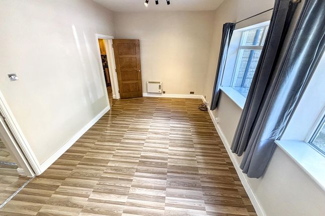 19 Woodleigh Hall Mews, Leeds photo 3