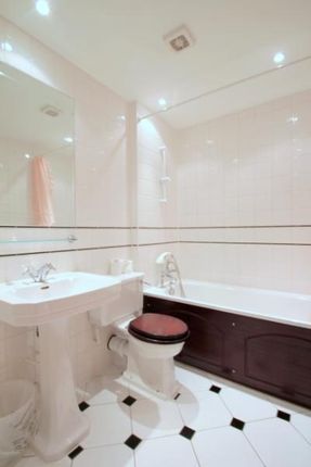 Flat 3, 43, Bartholomew Close, London photo 5