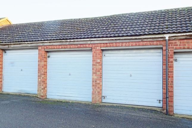 Parking/garage to rent in Studlands Park Avenue, Newmarket