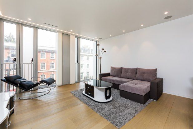 Thumbnail Flat to rent in Buckingham Palace Road, Victoria