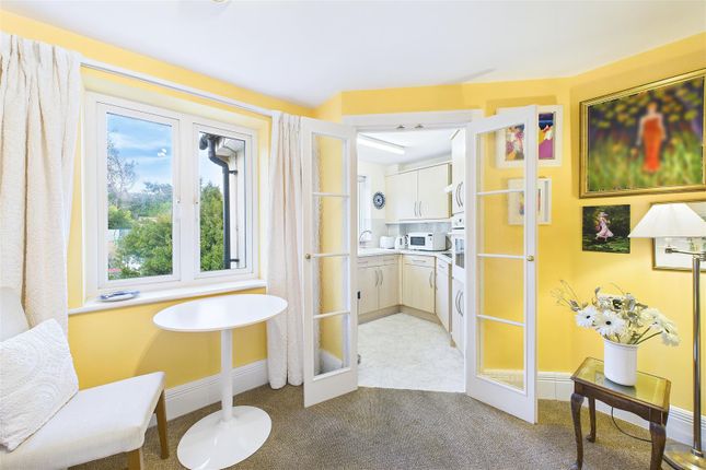 33, Coleridge Court, Clevedon photo 3