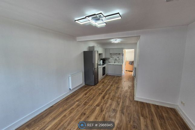 3-bed house on Cotwall End Road, Dudley, £1,350/mo