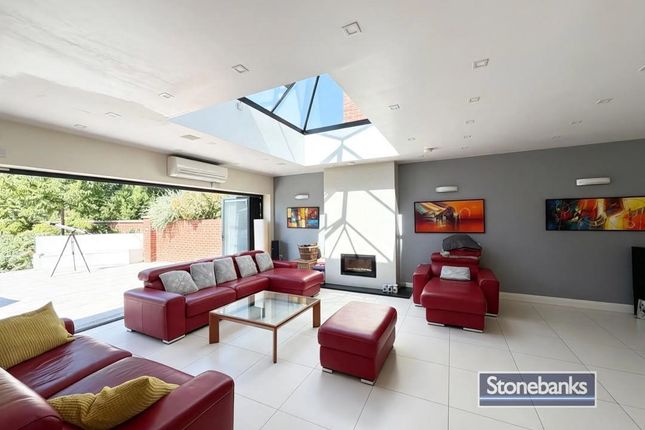 207, Tentelow Lane, Southall photo 3