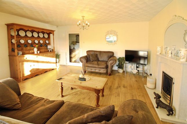 16, Bamburgh Road, Leeds photo 2