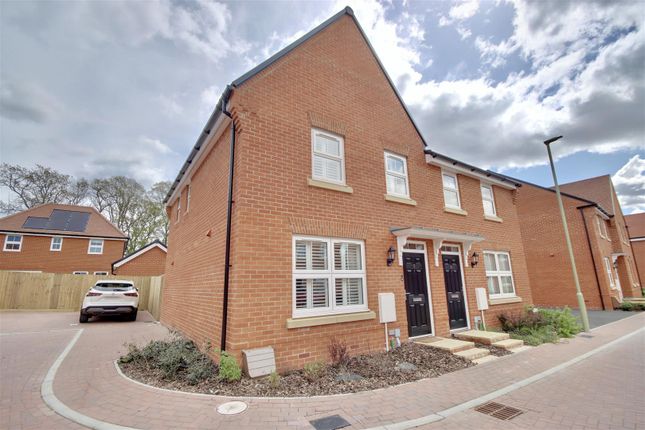 Semi-detached house for sale in Oakhanger Close, Curbridge, Southampton