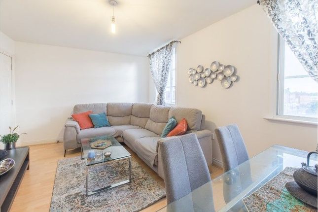 Flat 24 Aldermen Court, Constable Close, London photo 3