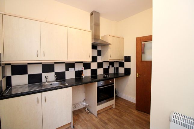 Flat to rent in 10 Victoria Avenue, Rhyl