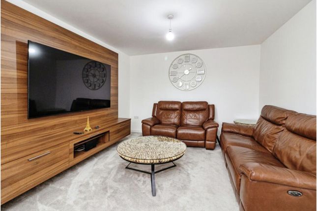 2, Henry Hoare Drive, Milton Keynes photo 3