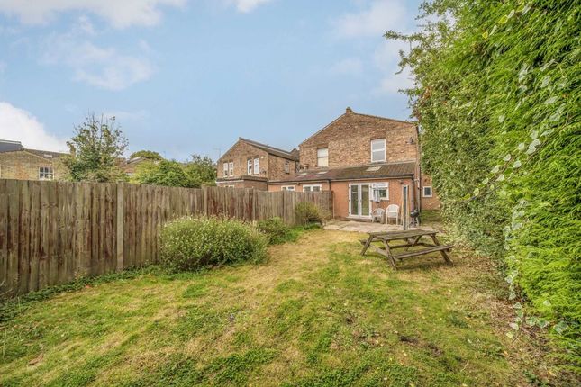 33, Melbourne Avenue, London photo 4