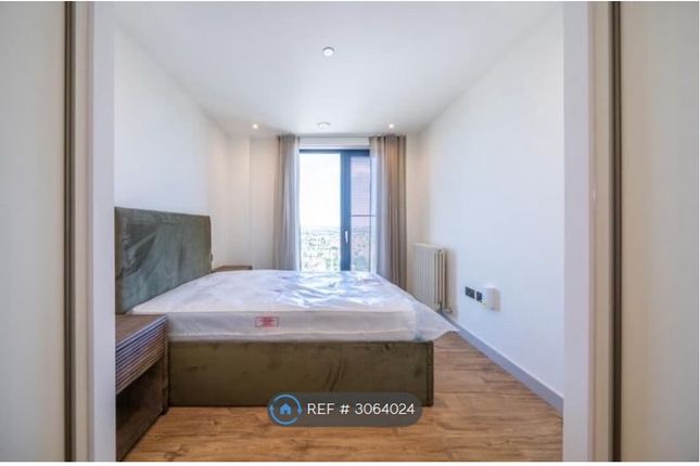 Apt  Eades Apartments, Selborne Road, London photo 5