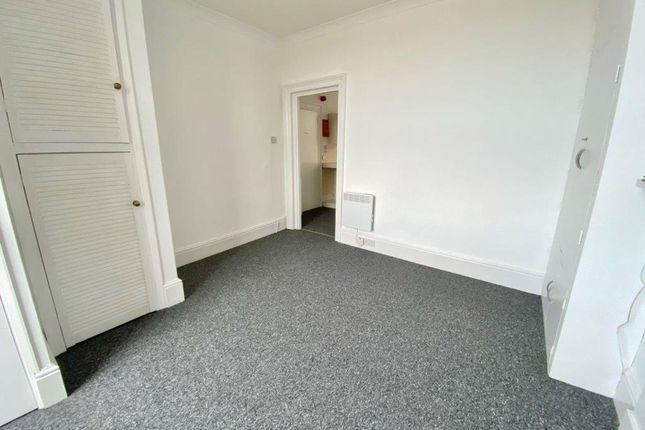 Flat to rent in Thurlow Road, Torquay