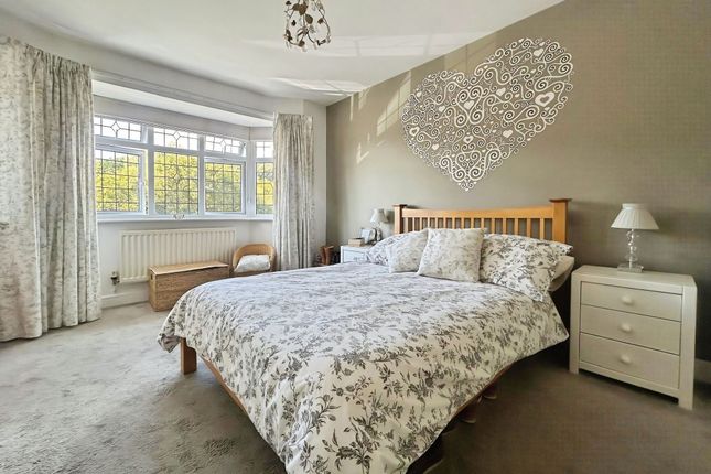 19 Pant Ardwyn, Bridgend photo 3