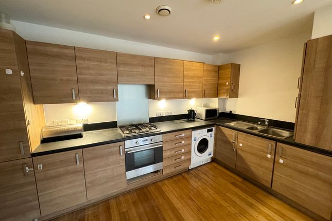 Thumbnail Flat for sale in London Road, Croydon